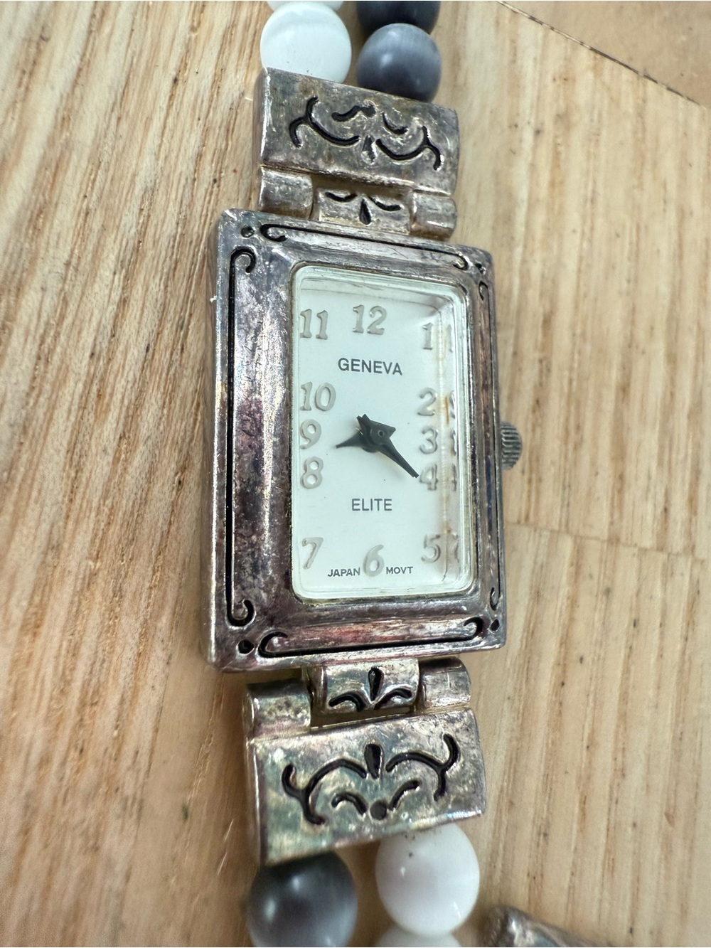 Geneva elite ladies silver tone beaded bracelet watch NEW BATTERY